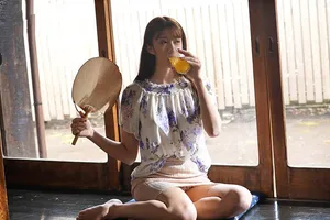 Mùa hè buồn chán ở quê làm tình cô vợ nhà sát bên thiếu thốn vì lấy ông chồng già